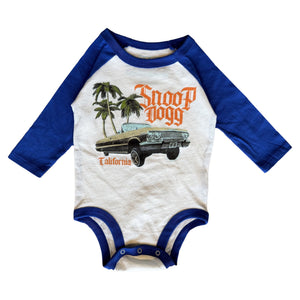 Rowdy Sprout Baby Snoop Dogg Cruiser l/s Raglan Onesie ~ Vintage White/Blue